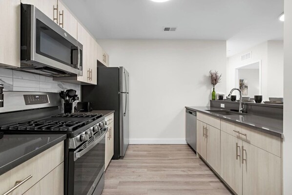 Fridge, microwave, oven, stovetop