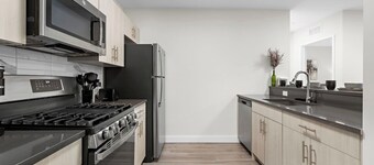 Tranquil !  2BR Free Parking !  30 min to NYC !