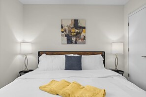 2 bedrooms, iron/ironing board, travel cot, Internet - Tranquil !  2BR Free Parking !  30 min to NYC ! (City of Orange)