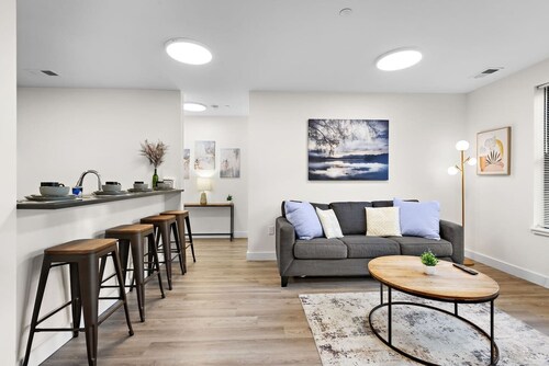 Tranquil !  2BR Free Parking !  30 min to NYC !