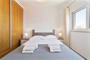 3 bedrooms, iron/ironing board, Internet, bed sheets