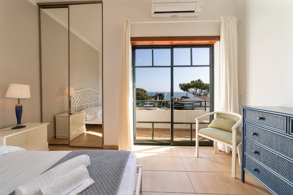 3 bedrooms, iron/ironing board, internet, bed sheets