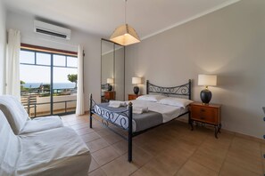3 chambres, fer et planche à repasser, accès Internet, draps fournis