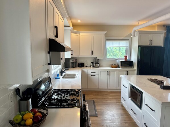 Fridge, microwave, stovetop, coffee/tea maker