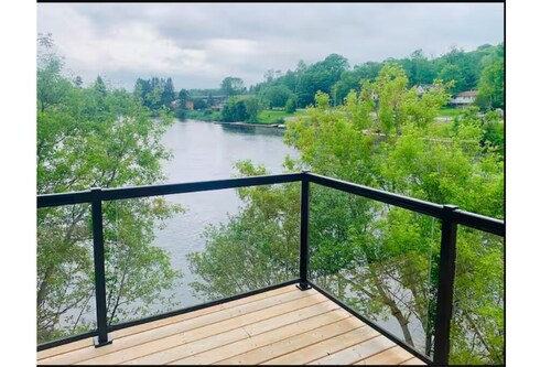 Burk’s Falls Escape 2 Bed 1 Bath