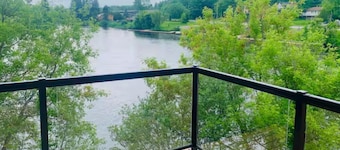 Burk’s Falls Escape 2 Bed 1 Bath