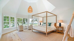 4 bedrooms, desk, free WiFi, bed sheets