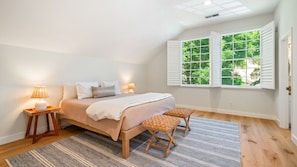 4 bedrooms, desk, free WiFi, bed sheets