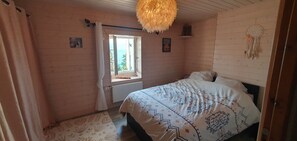 3 bedrooms, iron/ironing board, WiFi, bed sheets - Charming lake house (ST GINGOLPH)