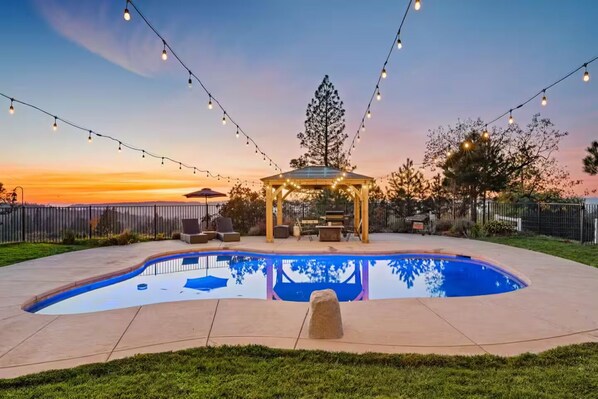 Pool - Amazing, spacious home with pool and hot tub (El Dorao)