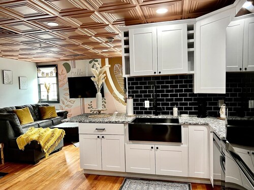 Luxury 2 bedroom Apt. Near DE Turf & Beaches!