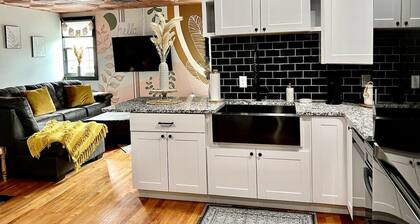 Luxury 2 bedroom Apt. Near DE Turf & Beaches!