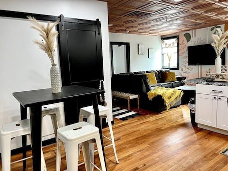 内装. Luxury 2 bedroom Apt. Near DE Turf & Beaches!