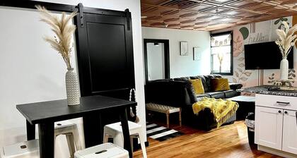 Luxury 2 bedroom Apt. Near DE Turf & Beaches!