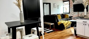 Luxury 2 bedroom Apt. Near DE Turf & Beaches!