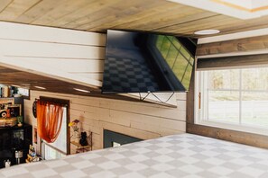 1 slaapkamer, een strijkplank/strijkijzer, wifi, beddengoed