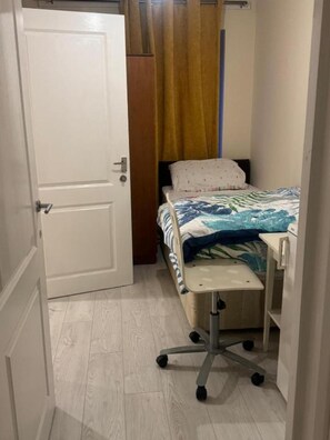 Standard Room, 1 King Bed