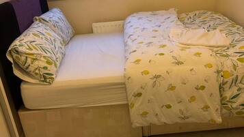 Standard Room, 1 Double Bed (Shared) | Desk, WiFi (free)