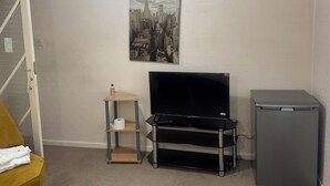 Standard Room, 1 Double Bed (Shared) | Room amenity - Komegloba Exquisite room (Manchester)