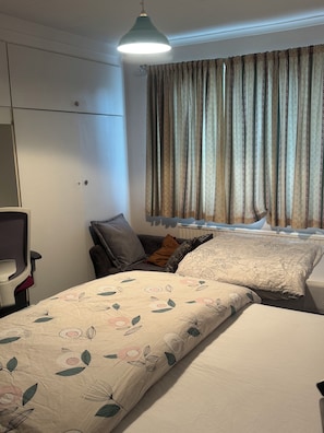 Standard Room, 3 Twin Beds (Shared) | Room amenity - Komegloba Exquisite room (Manchester)
