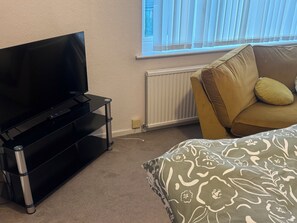 Standard Room, 3 Twin Beds (Shared) | Room amenity - Komegloba Exquisite room (Manchester)