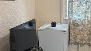 Standard Room, 1 Double Bed (Shared) | Iron/ironing board, free WiFi, bed sheets