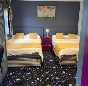 Bureau, chambres insonorisées, fer et planche à repasser, Wi-Fi gratuit