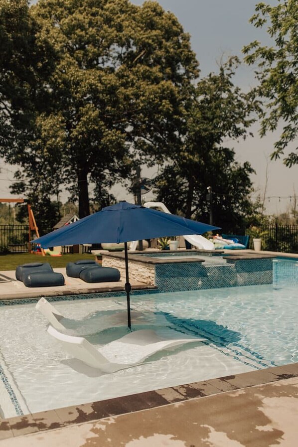 Pool - The Little house  W/ Pool & Spa (Lincoln)