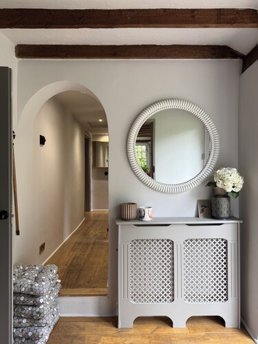Luxury Thatched Cottage in the South Downs