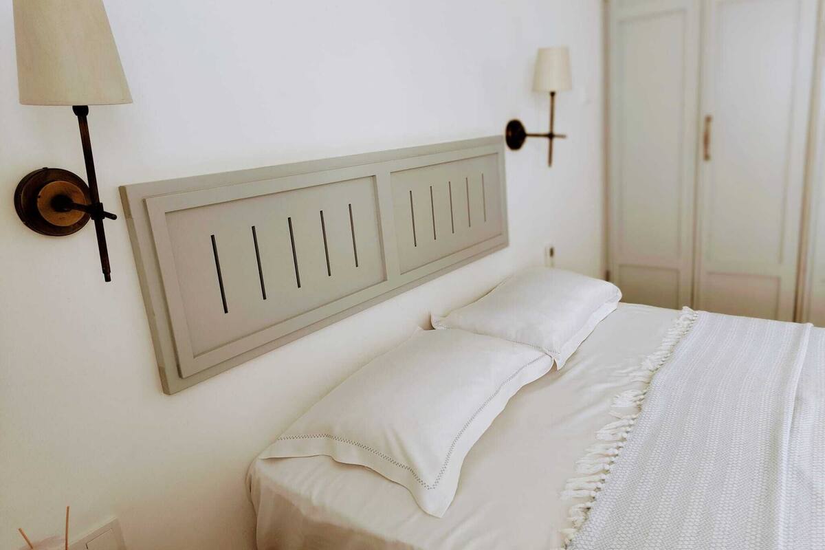 Deluxe Room, Non Smoking, Garden View | Iron/ironing board, free WiFi