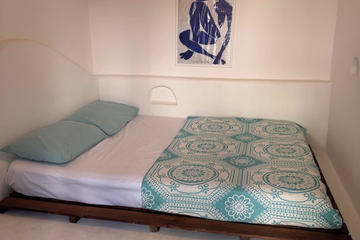 Iron/ironing board, free WiFi