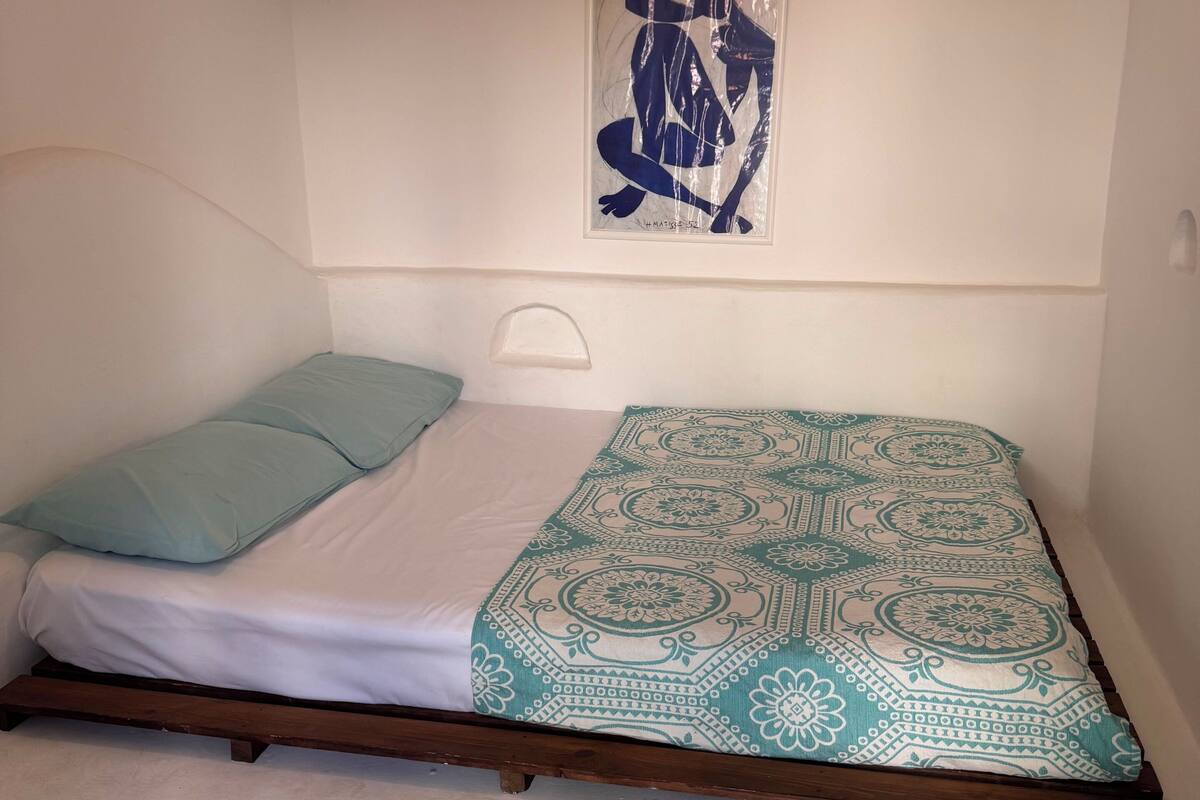 Deluxe Room, Garden View | Iron/ironing board, free WiFi