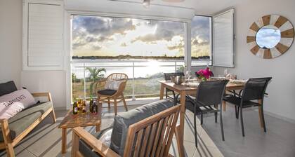 Charming 1BR apt lagoon & sunset view 2/3p