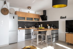 Micro-ondes, four, plaque de cuisson, lave-vaisselle
