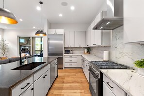 Micro-ondes, four, plaque de cuisson, lave-vaisselle