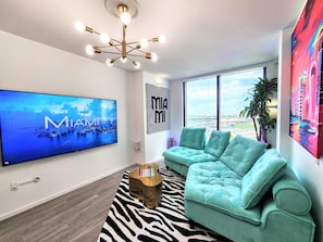 Smart TV - NEW! Electric Luxury Downtown Bayfront Brickell (Miami)