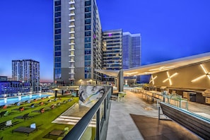 تناول الطعام بالخارج