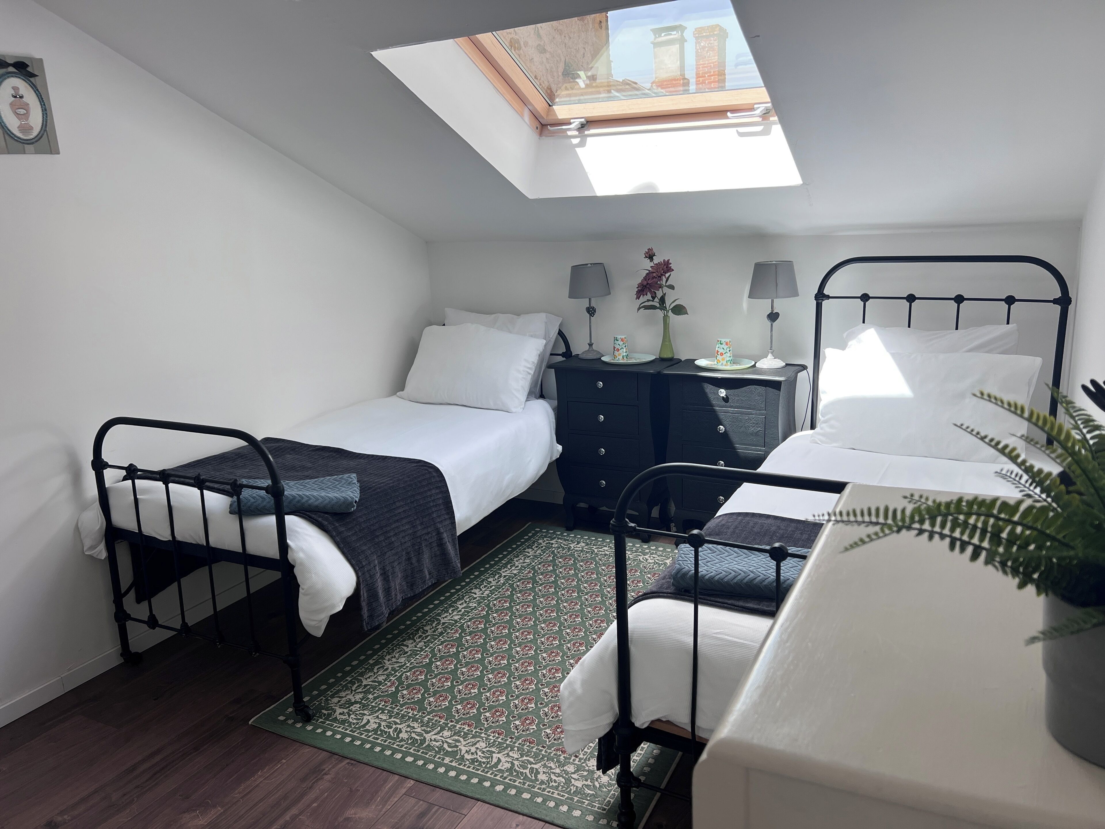 2 habitaciones, tabla de planchar con plancha y wifi gratis 