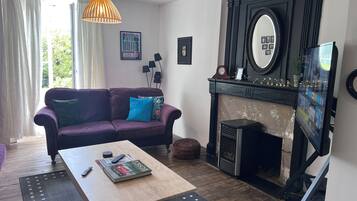 Smart TV, reproductor de DVD, biblioteca musical y videoteca