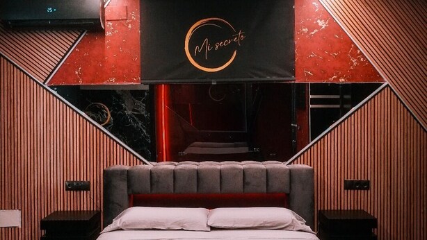 A modern bedroom with a large bed, a circular ceiling design, and a red and black color scheme. - MY SECRET (Torrox-Costa)