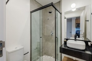 Basic Apartment | Bathroom
