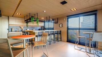 Basic Apartment | Dining