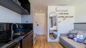 Basic Apartment | Interior