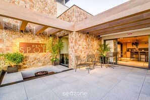 屋外ダイニングエリア