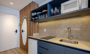 A modern kitchen with a built-in microwave, a sink, and a compact refrigerator. - Studios With Side Sea View at Penha Spot PSO - L (Penha)