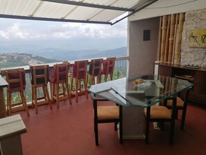 Outdoor dining - Montaña Cafetera Folklore and Nature Manizales Colombia (Manizales)