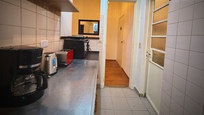 Leilighet, 1 soverom | Eget kjøkken | Kaffetrakter/tekoker, mikrobølgeovn, ovn og kokeplater