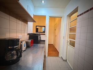 Apartment, 1 Bedroom | Private kitchen | Microwave, oven, stovetop, coffee/tea maker