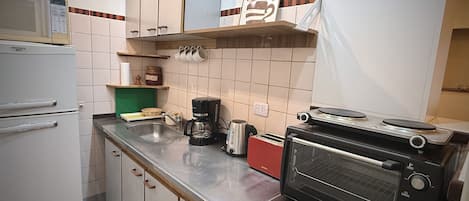 Apartamento, 1 quarto | Cozinha privada | Micro-ondas, fogão, cooktop, cafeteira/chaleira