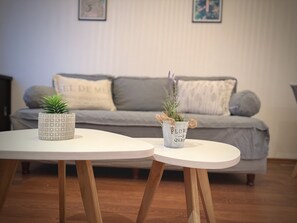 Apartment, 1 Bedroom | Living area | 43-inch Smart TV with cable channels, Netflix, pay films